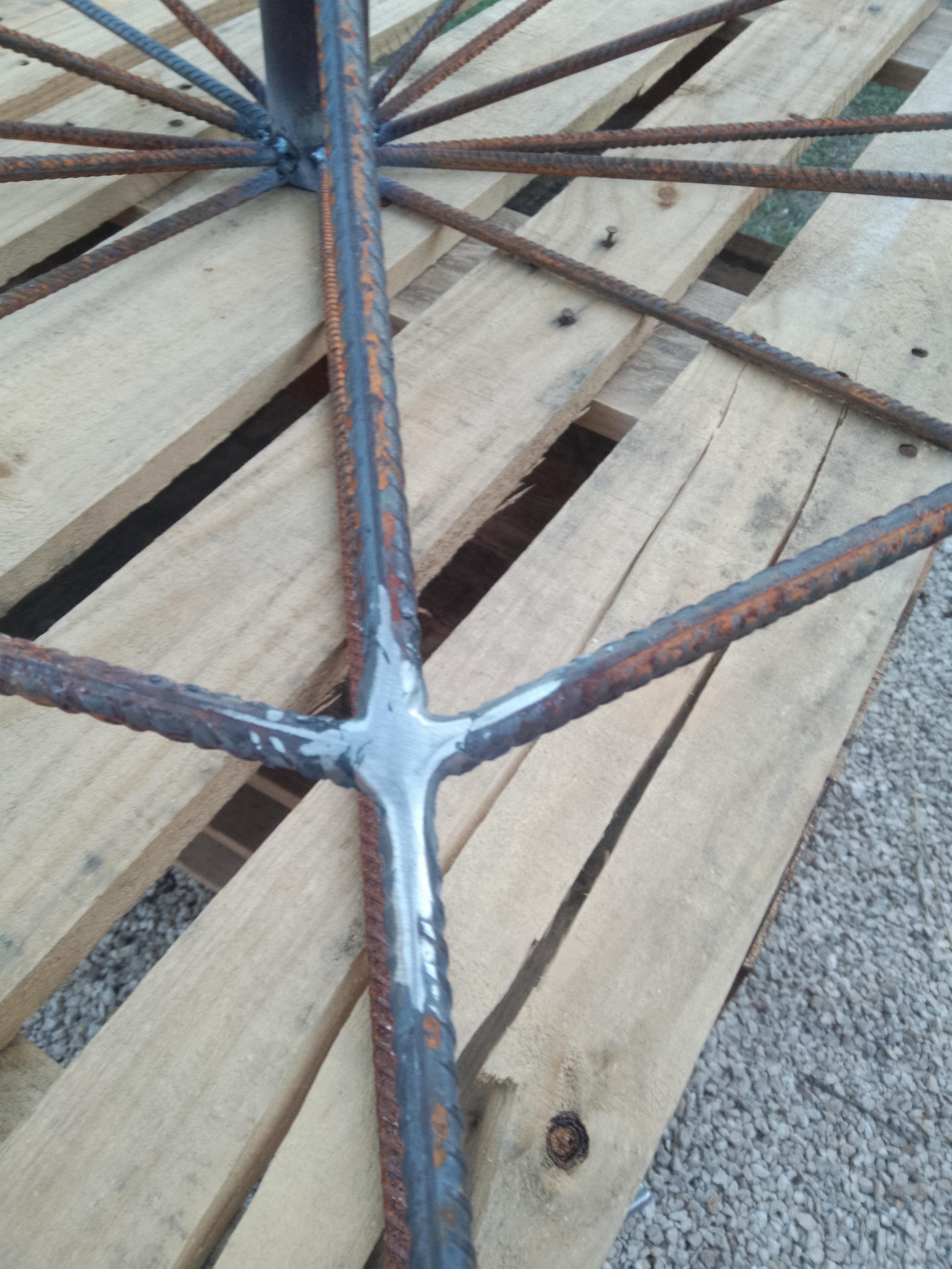 Photo authentique d’un travail de précision réalisé par l’équipe sur une structure métallique sur mesure.